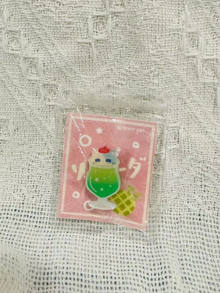 多雲 蜜瓜梳打 扣針